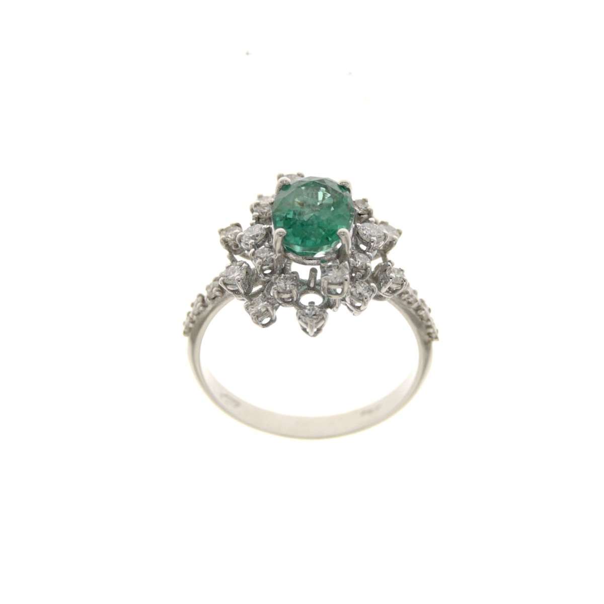 White Gold 18kt Ring with Oval Cut Emerald and Diamonds