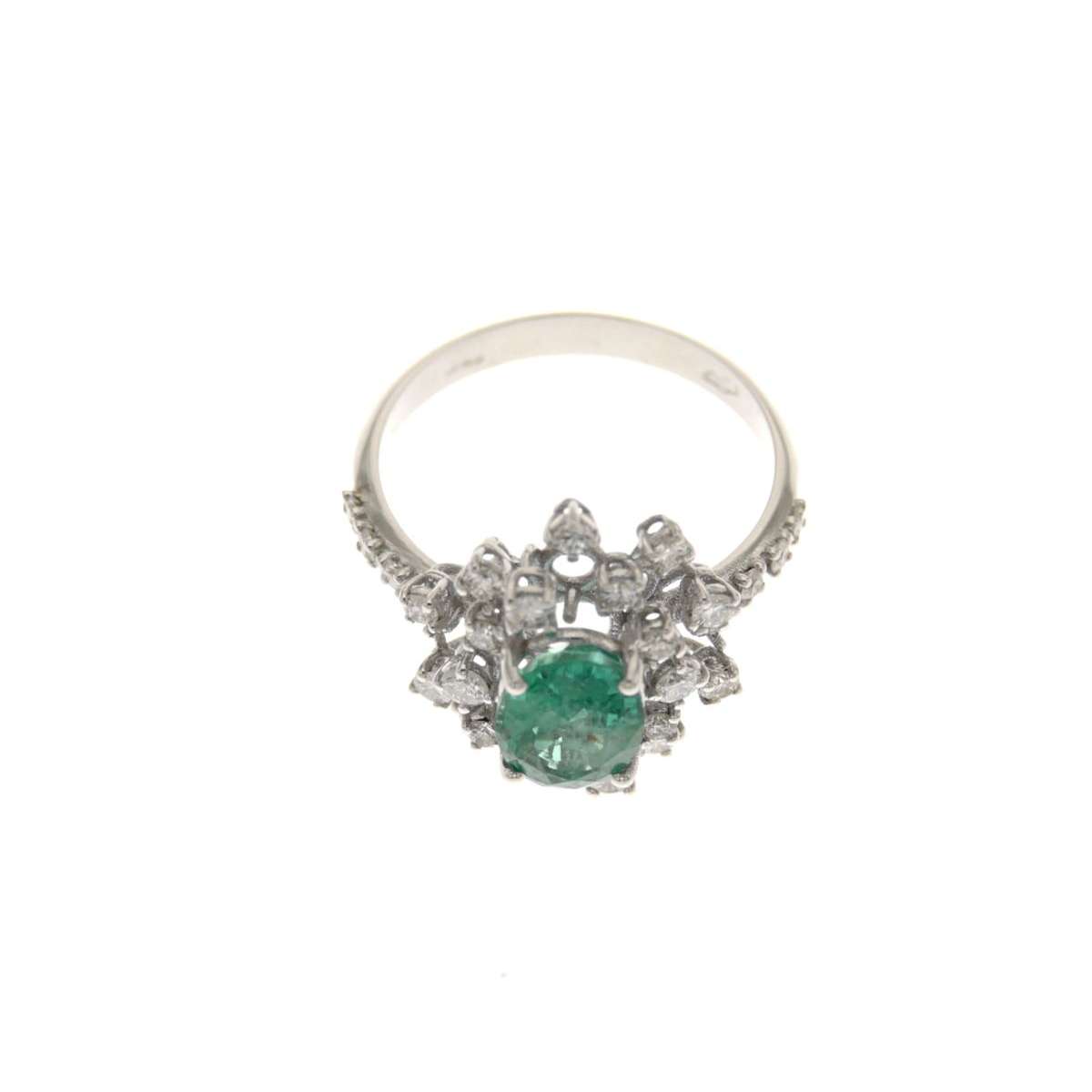 White Gold 18kt Ring with Oval Cut Emerald and Diamonds