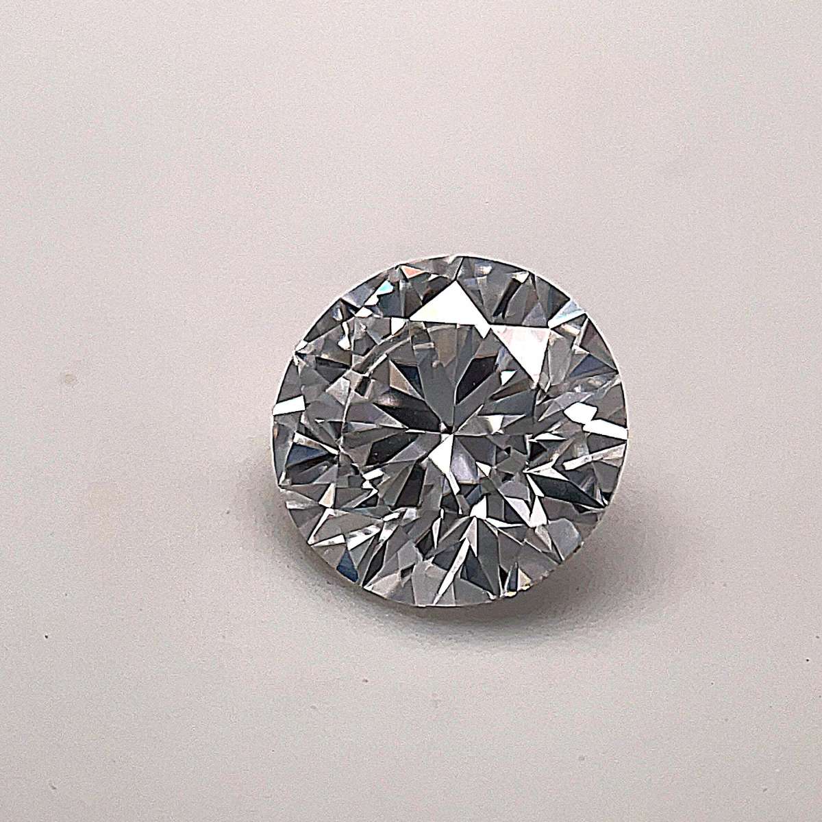 Certified Diamond GIA Carats 1.32 Color E Clarity VVS2  EX  EX  EX Fluorescence NON Brown No Green No Milky No EyeClean 100%